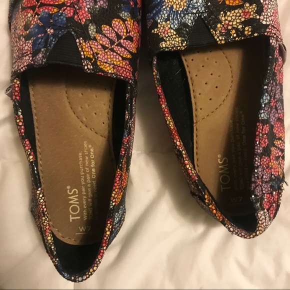 TOMS rare floral print crackled leather slip on - Picture 7 of 7